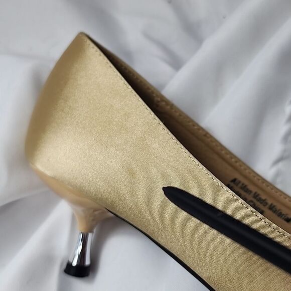 Champagne Gold Floral Kitten Heels Size 8 M - Picture 16 of 16